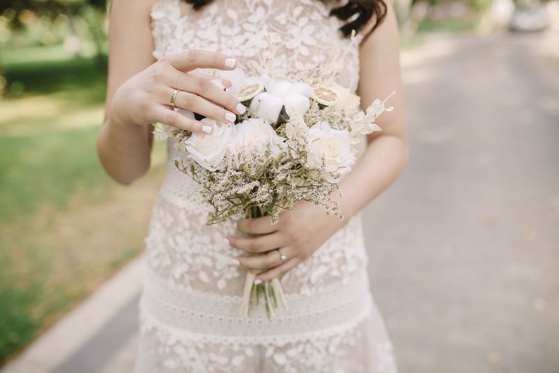 Bouquet mariage mariée roses blanches et gypsophiles